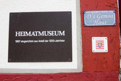 Beschriftung mit Infos am Heimatmuseum