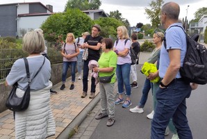 Gymnastiggruppe TSV Bellersheim vor der Schule
